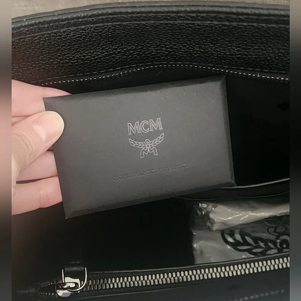 $1250 Brand New MCM Markus Leather Men Medium Shoulder Bag Black